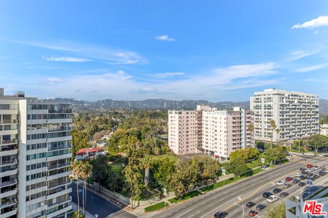 Stunning and Spacious Condominium In The Mirabella