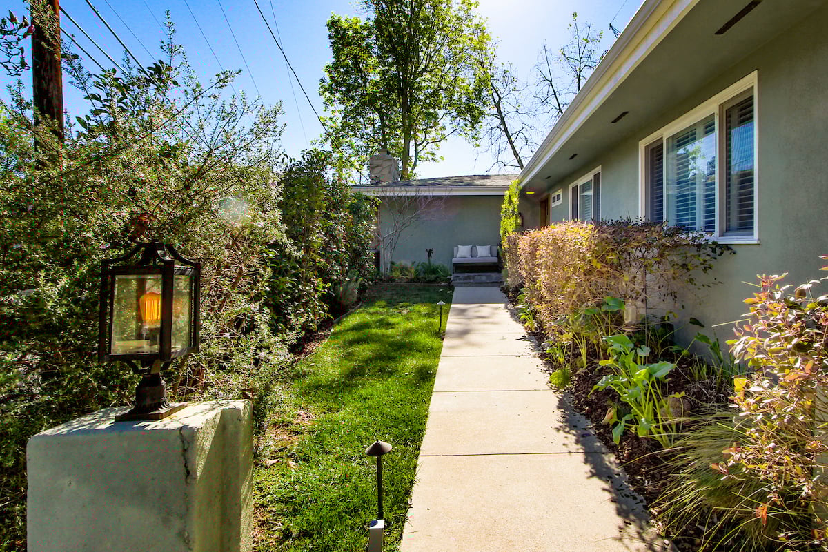 801 N. Kenter Ave. 