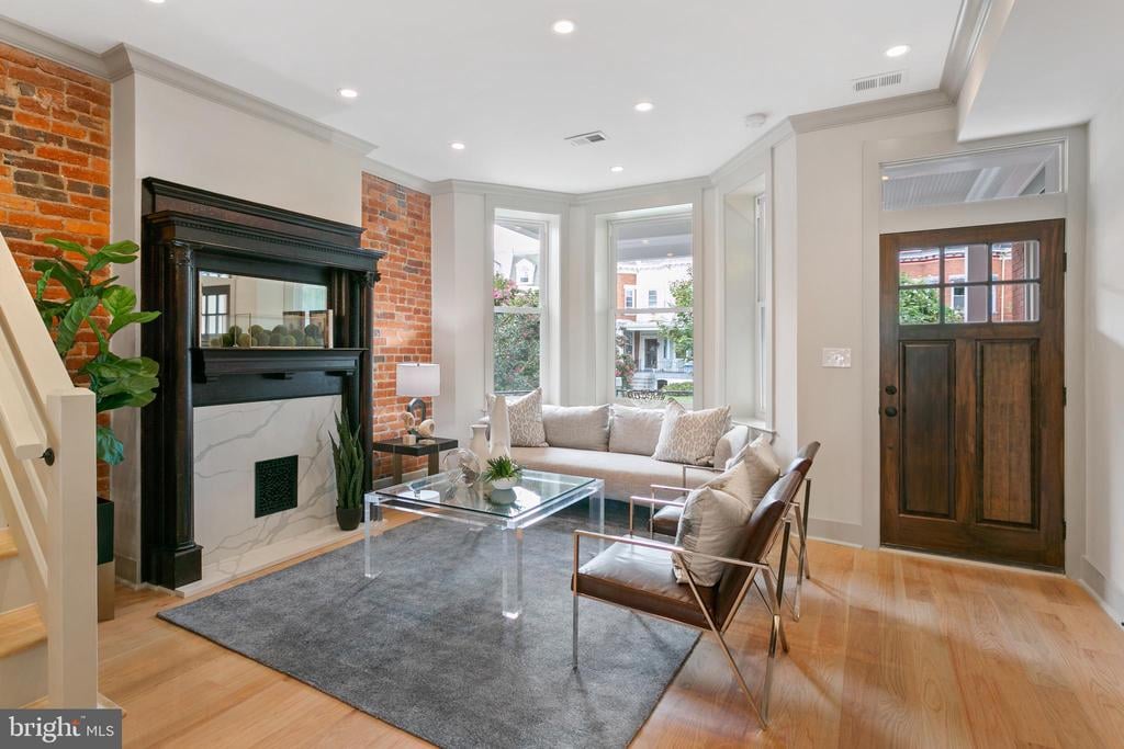 39 Adams St NW