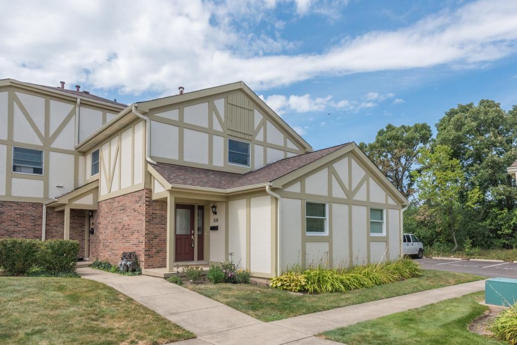 210 Queens Cove