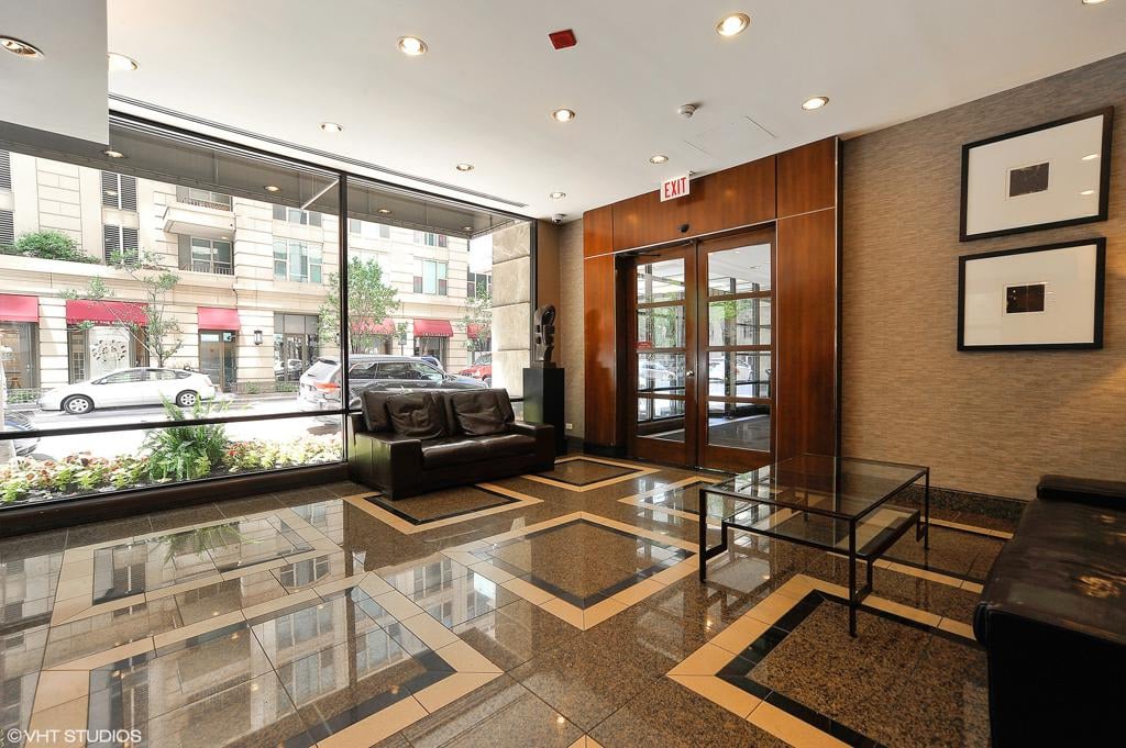 30 E Huron Unit 4609