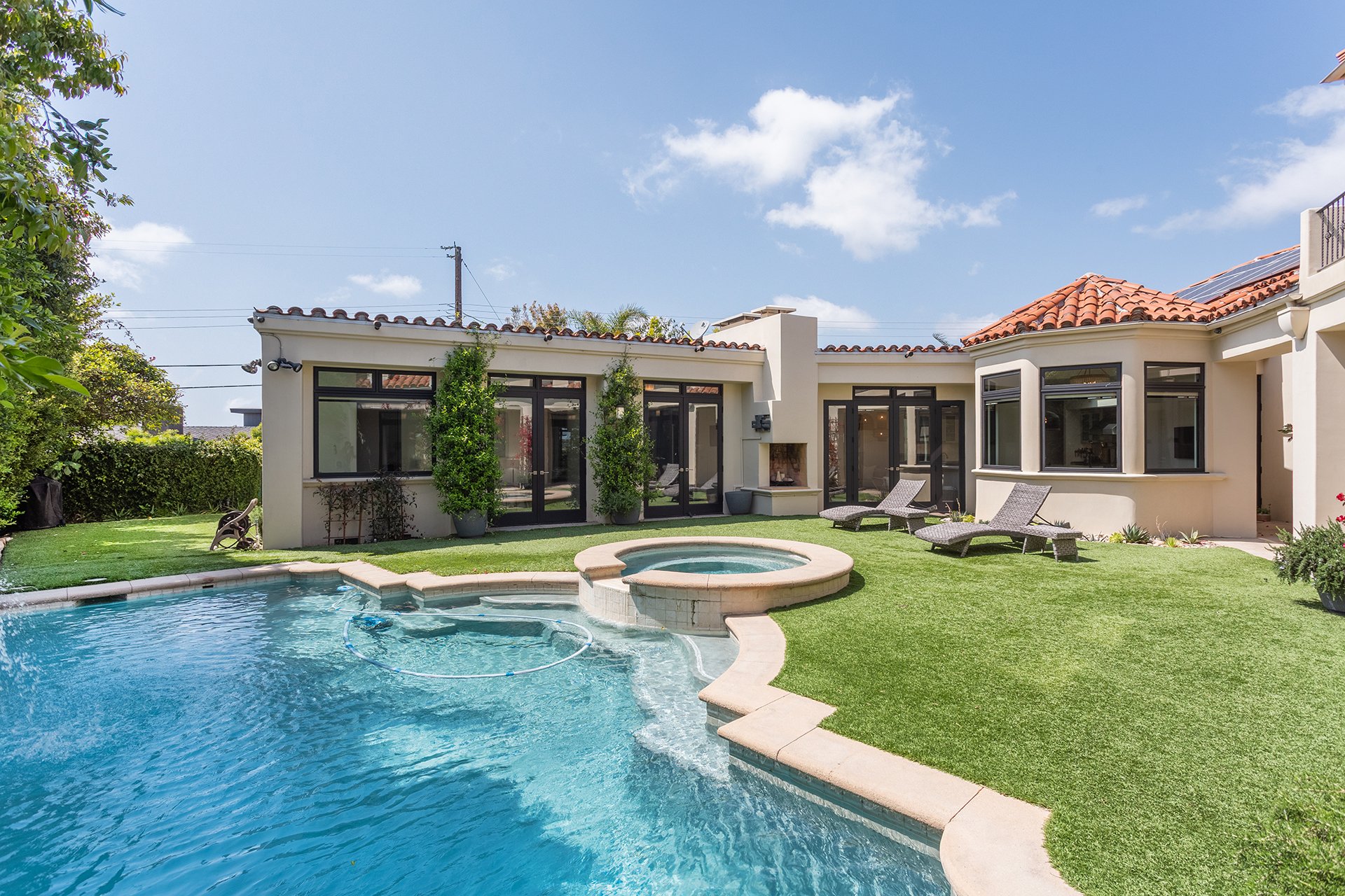 2943 Club Dr, Cheviot Hills