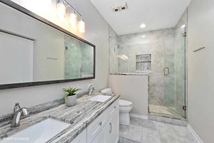 910 S Michigan Avenue #705
