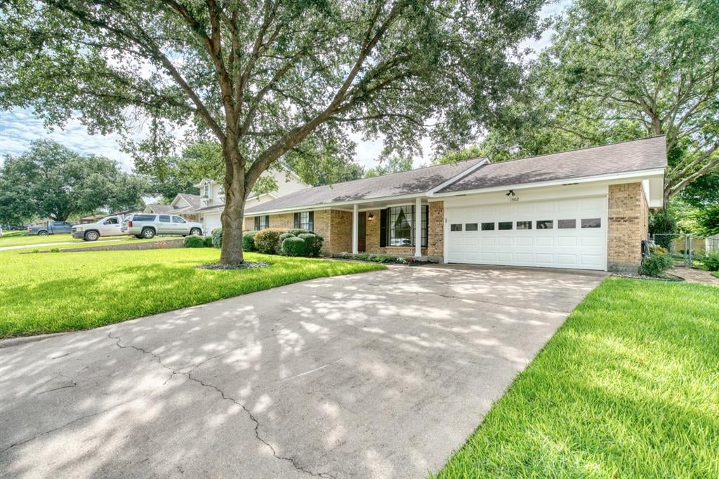 1502 Leslie D Ln Brenham, Tx 77833