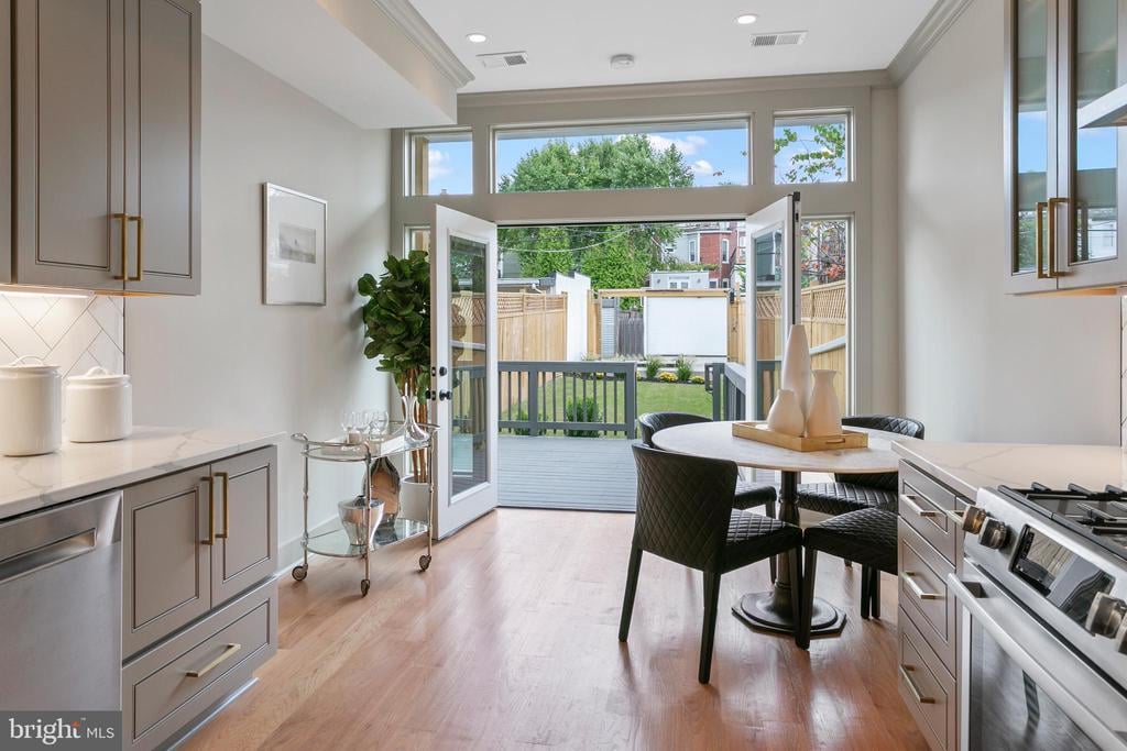 39 Adams St NW