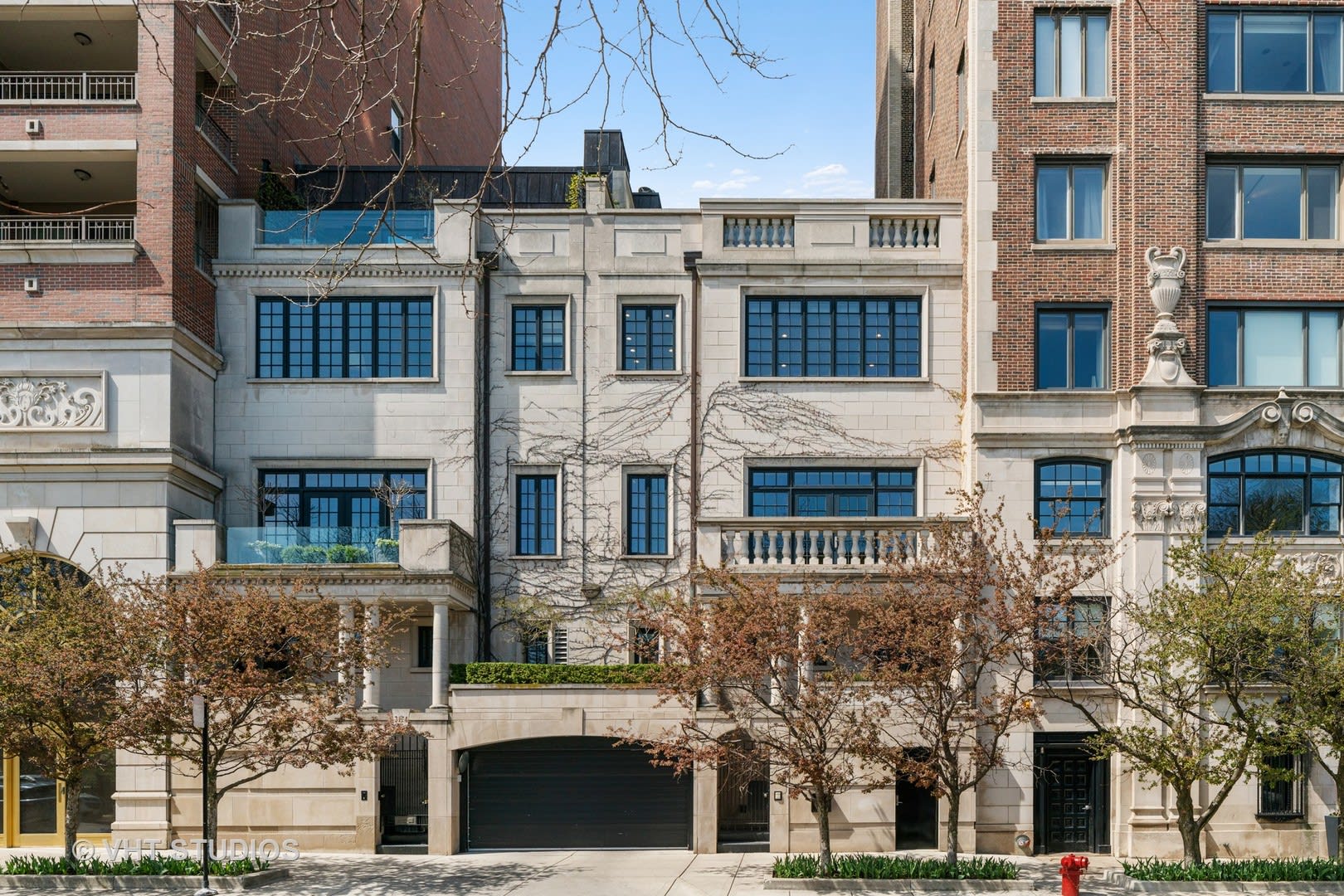 2126 N Lincoln Park West
