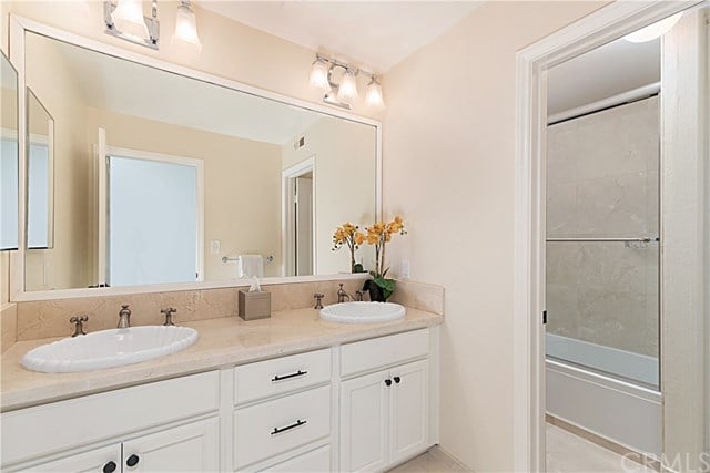 6652 Carriage Circle, Huntington Beach 