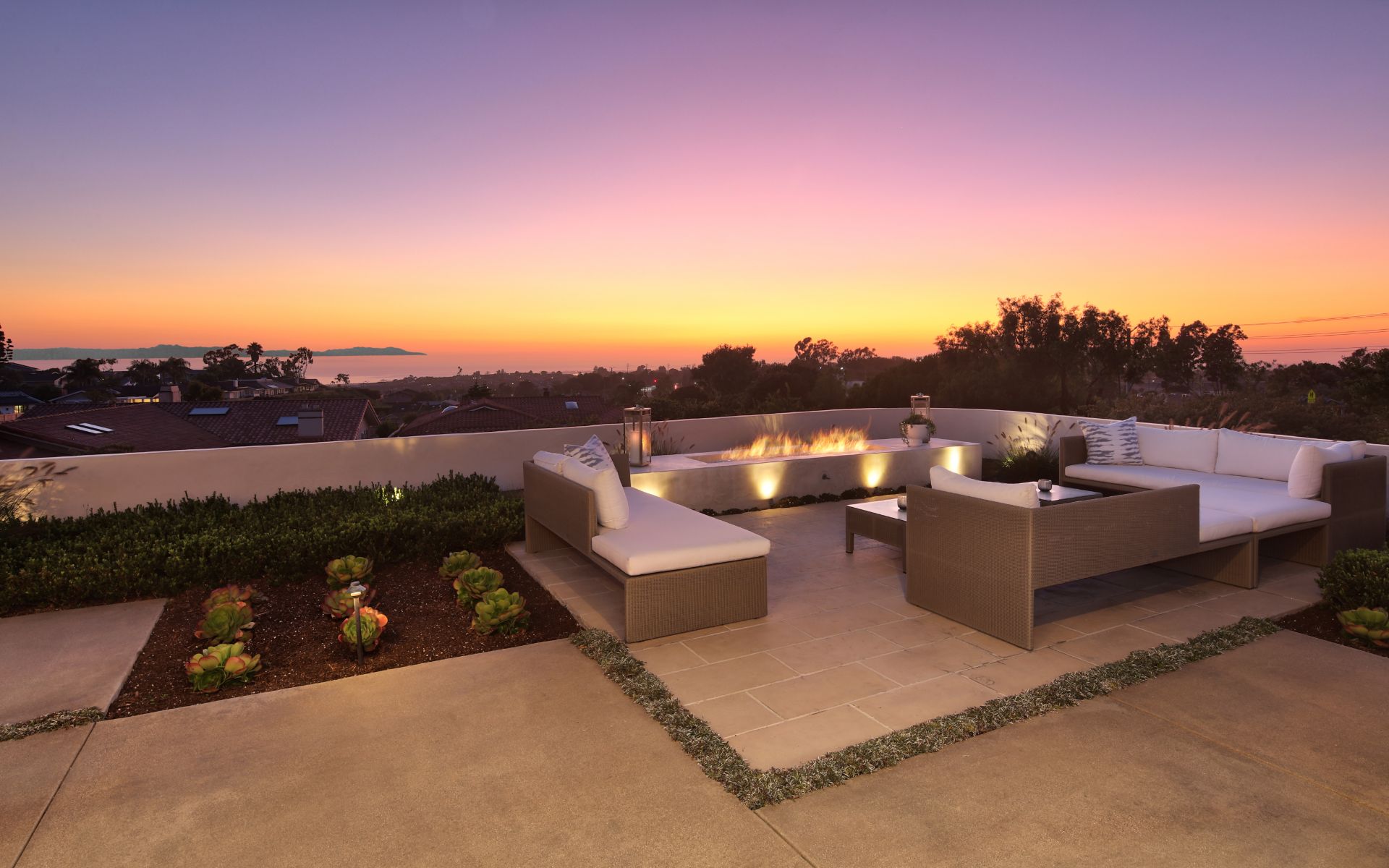 1633 Castle Cove Circle