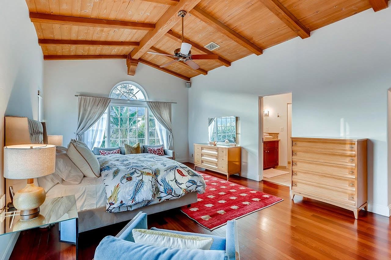 Grandeur Lodge