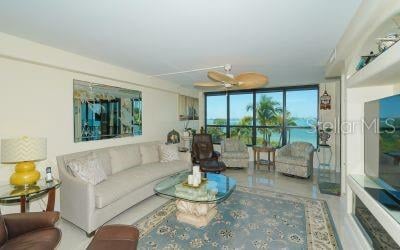11 SUNSET DR #101