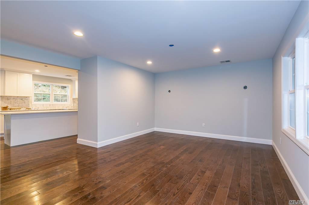 380 Woodbury Rd, Woodbury