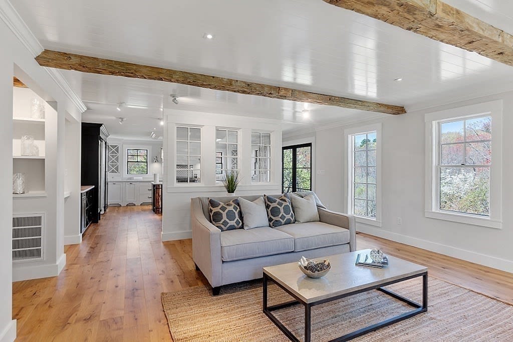 24 McCallar Lane