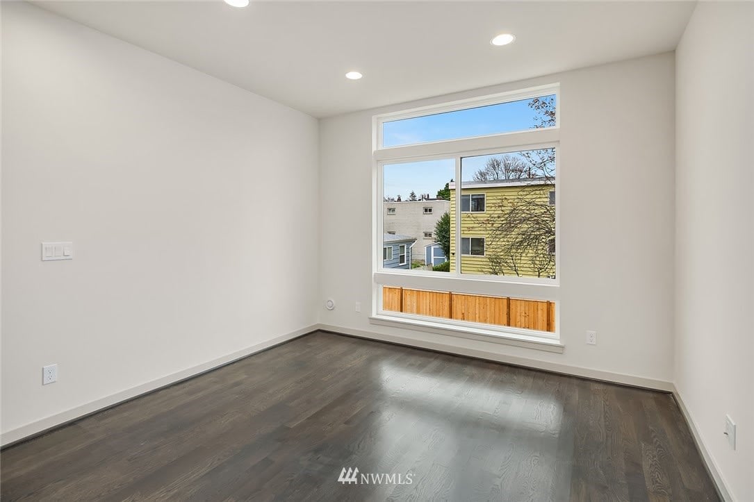2116 3rd Avenue N, Seattle, WA 98109