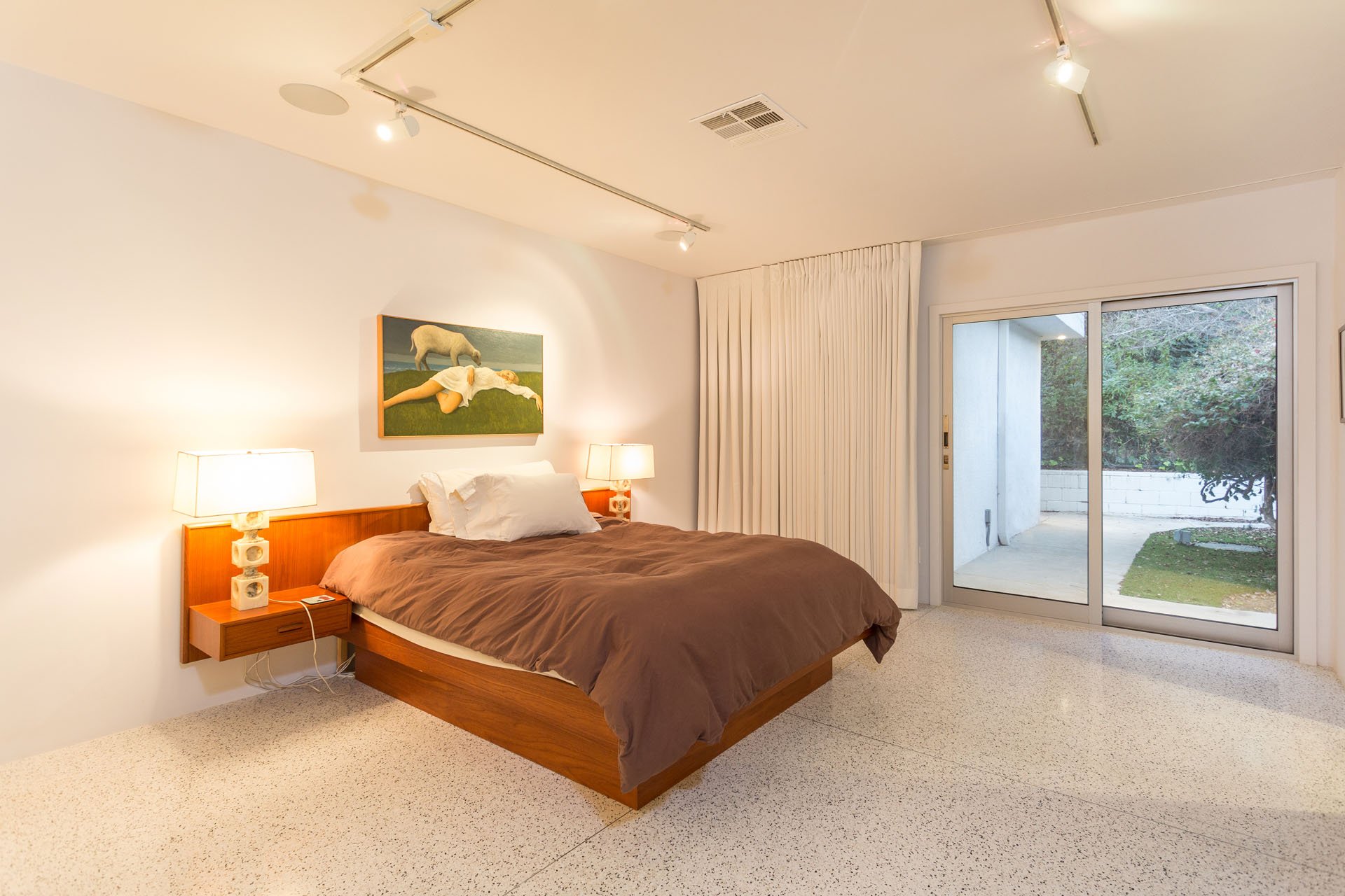 1107 N Hillcrest Rd, Trousdale