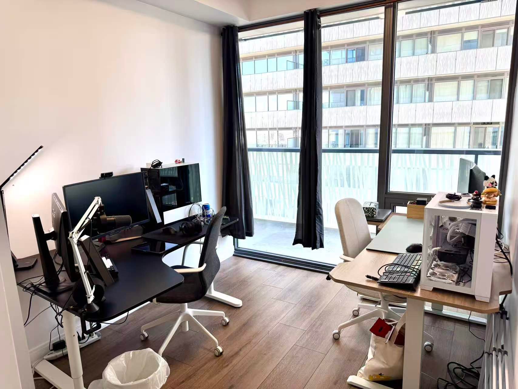 Sun-Filled Luxury Apartment