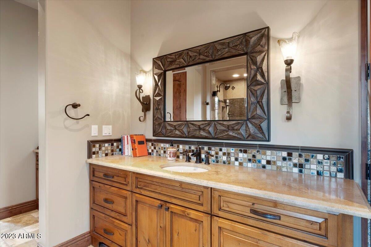 9514 E Madera Dr