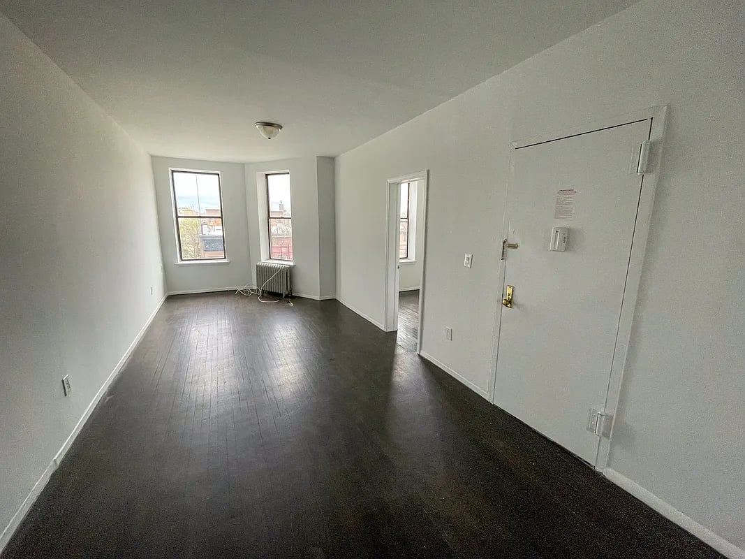 927 Putnam Ave 4R
