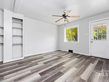 328 E Ave D