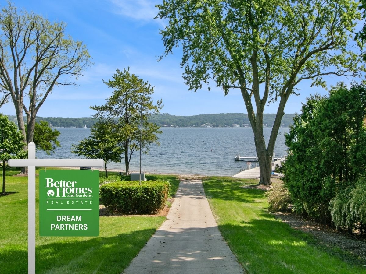 The Charm of Williams Bay - Lakeside Living