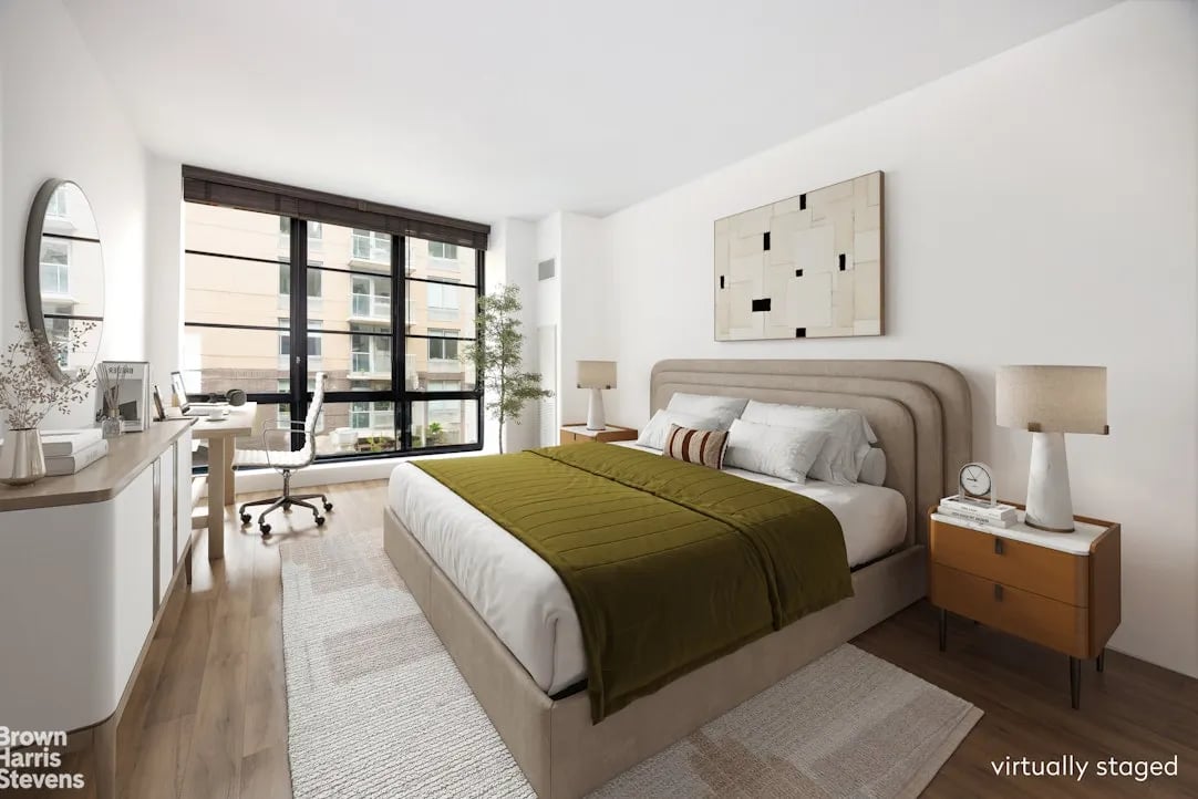 261 W 25th St #4B