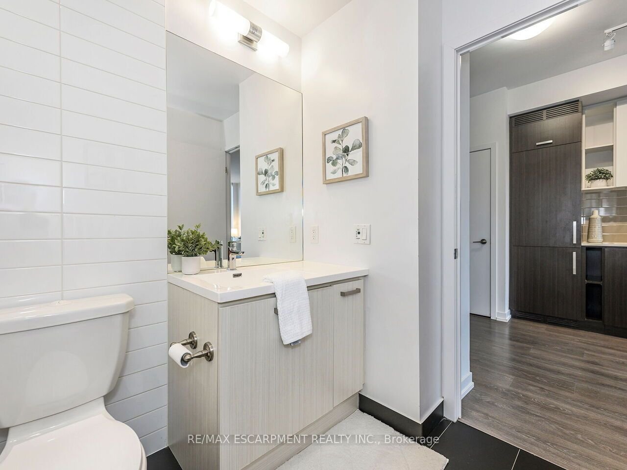 BEGINNER LUXURY IN MIDTOWN 