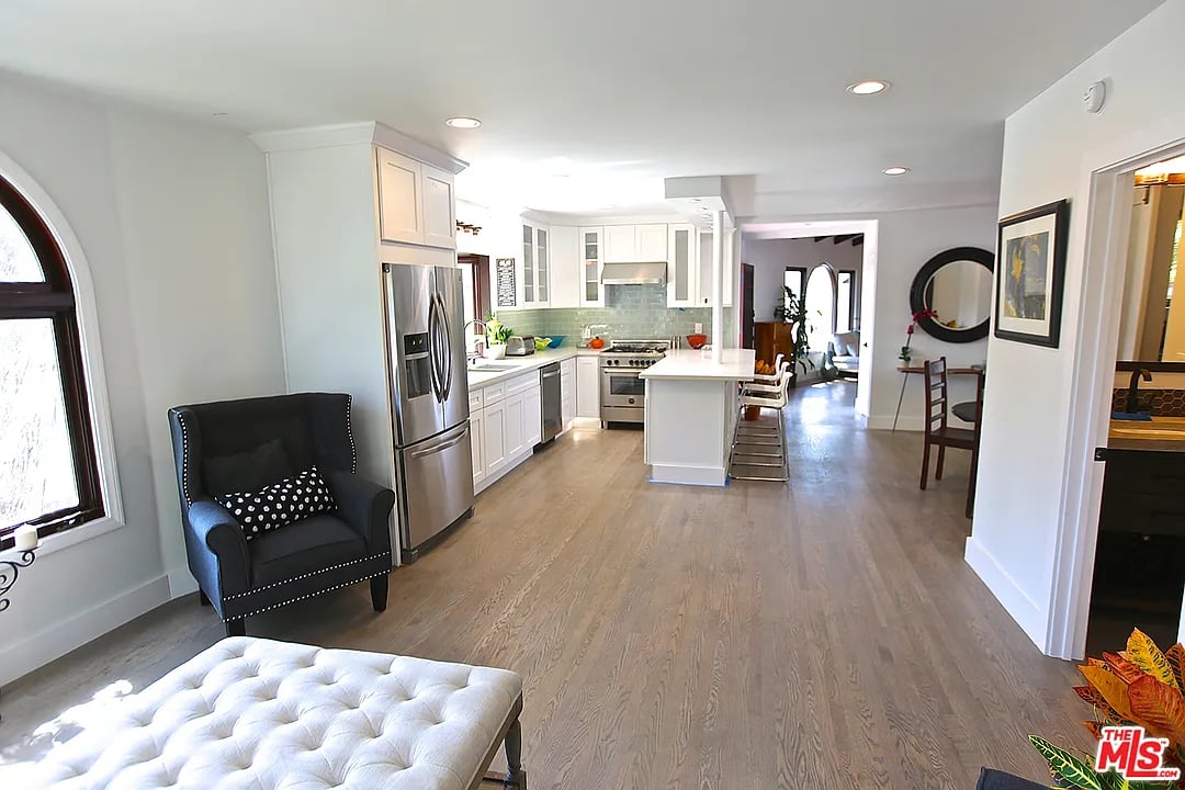 3330 N Knoll Dr
