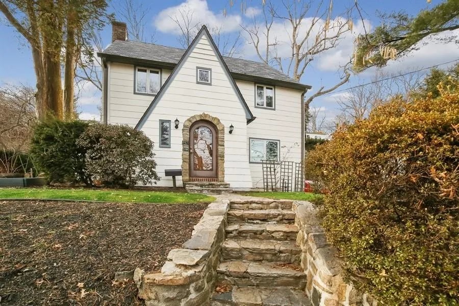 1187 Post Rd