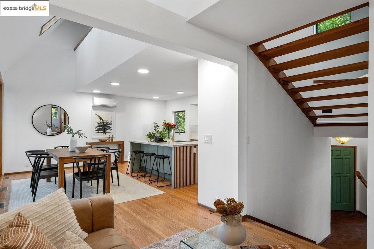2112 Manzanita Dr
