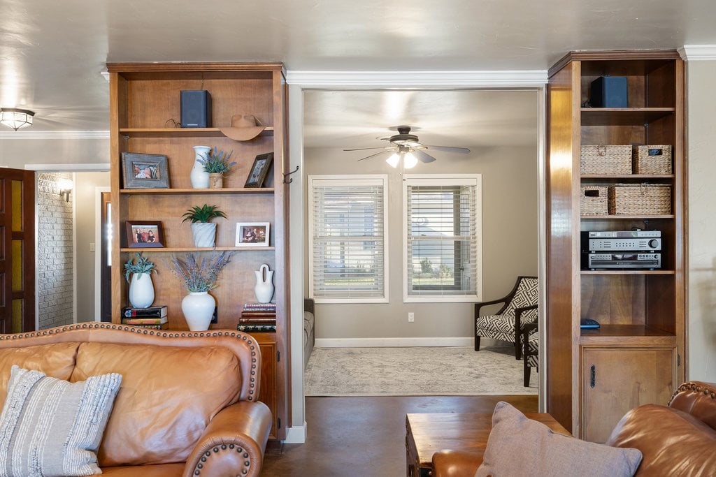 Stunning Waterfront Retreat in the Heart of Kingsland