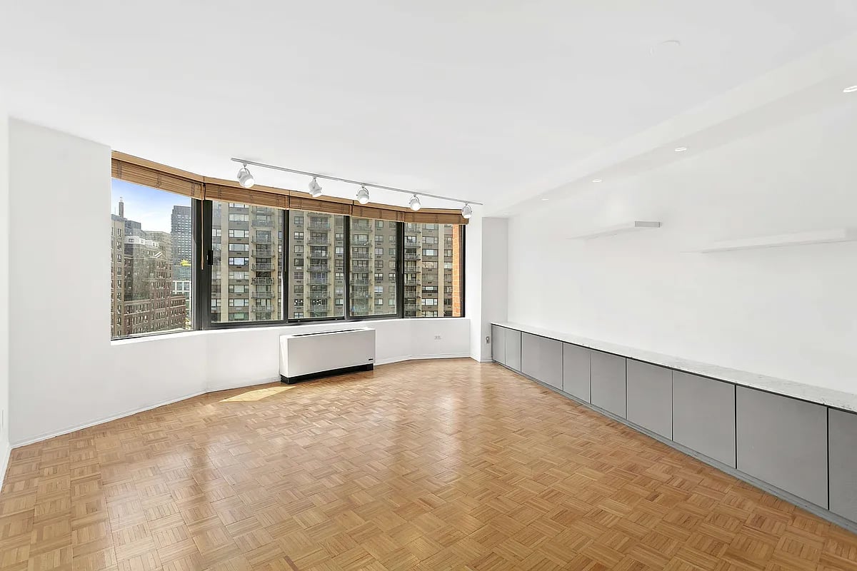 55 W 70th St #11F