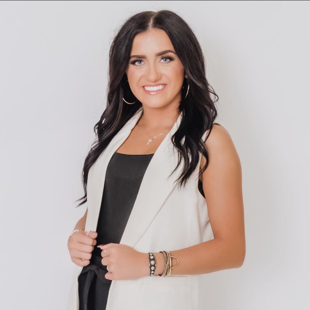 Sara Howard Somerset, KY Real Estate Agent Headshot