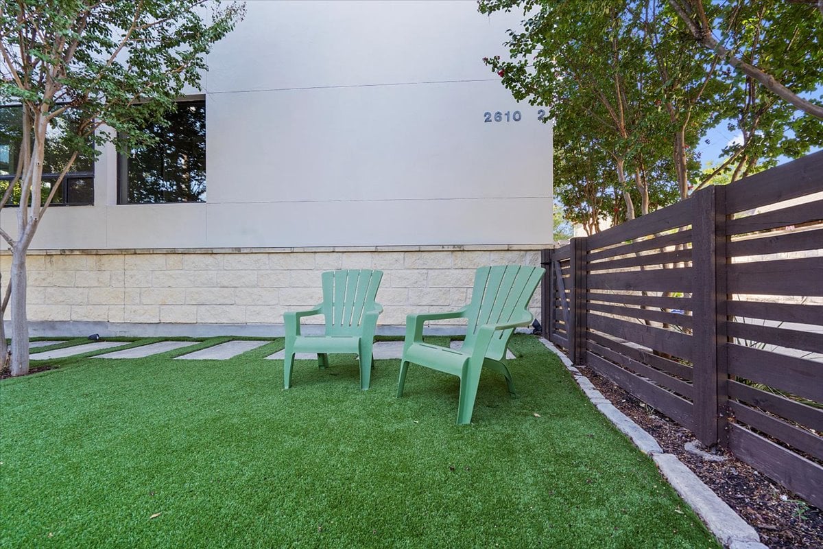 2610 Del Curto Road 2