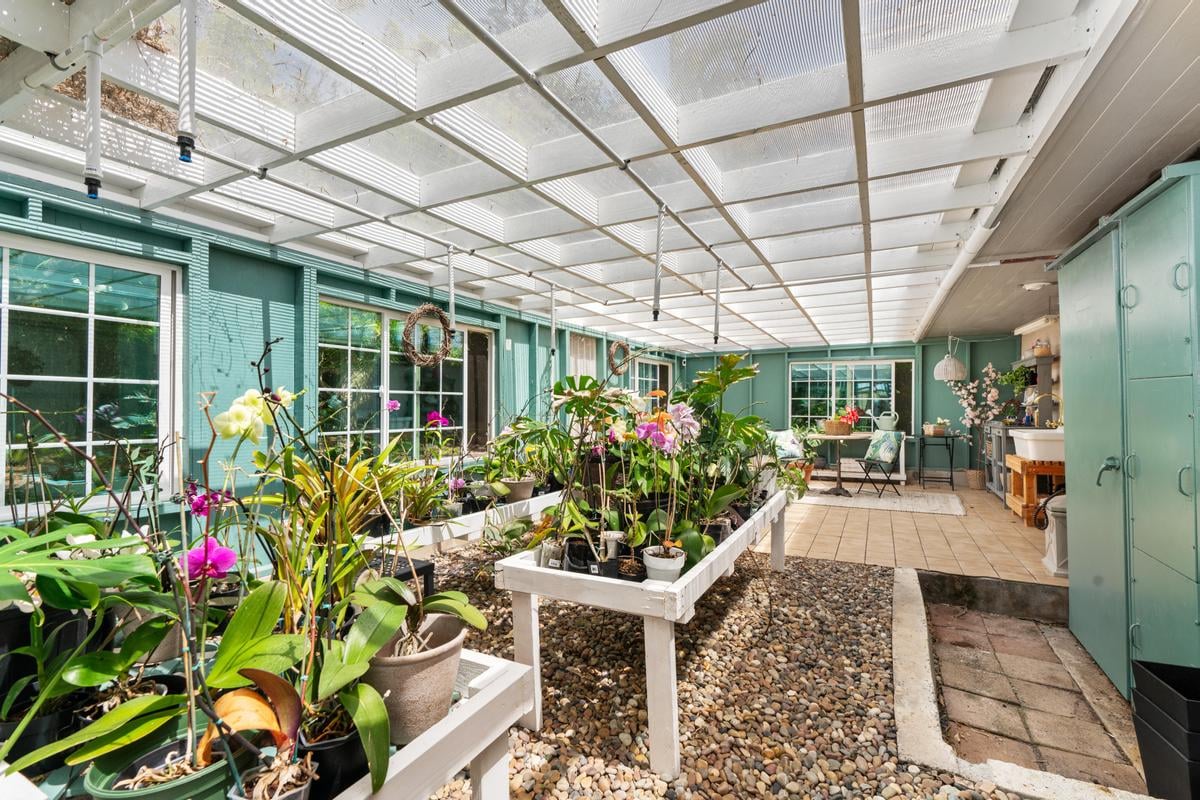 PUAKEA BAY DR - 11 ACRE ESTATE- 5 BEDROOM 6 BATHROOM RESIDENCE - RESORT STLYE POOL & SPA - $4,350,000