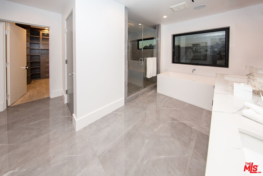 S Sherbourne Dr, 90035