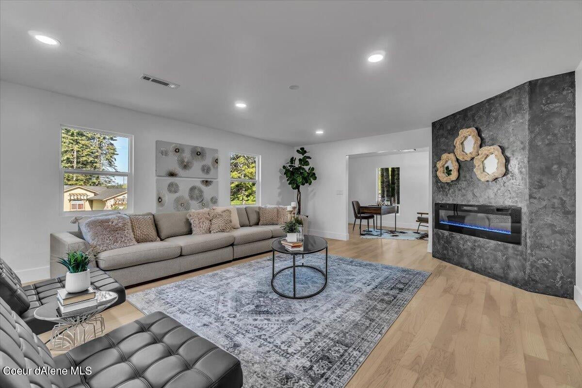 3029 E Cambridge Dr