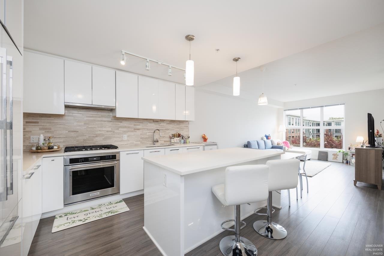 319-9551 Alexandra Rd