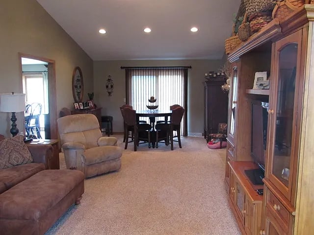 101 Hickory Dr