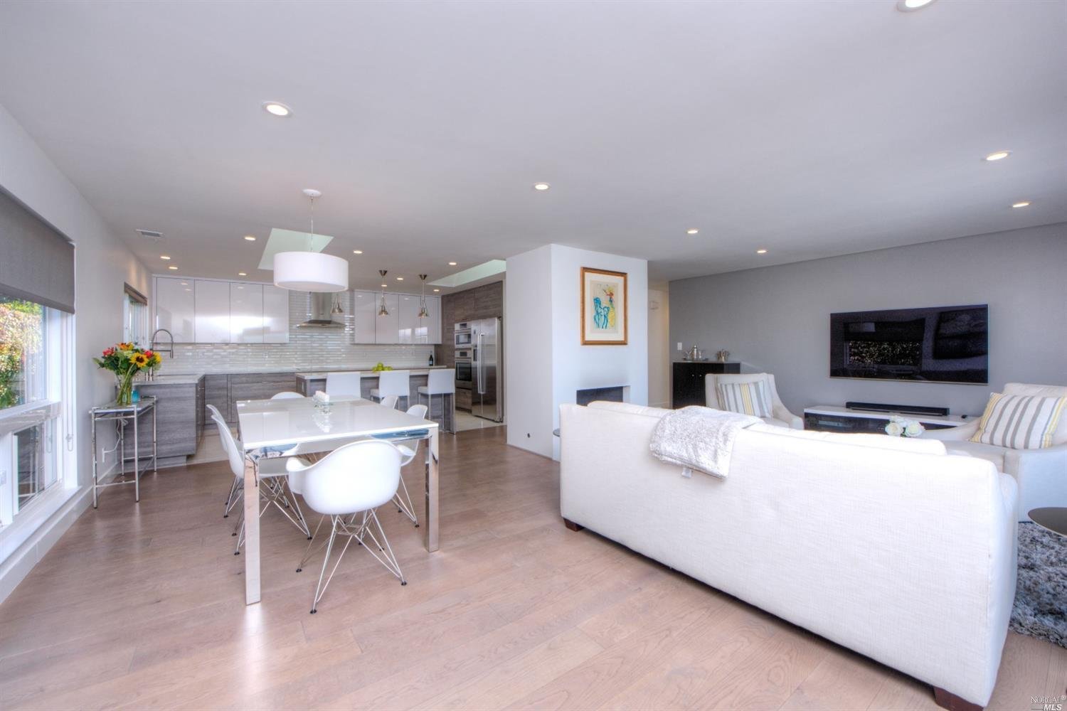 13 Constitution Dr