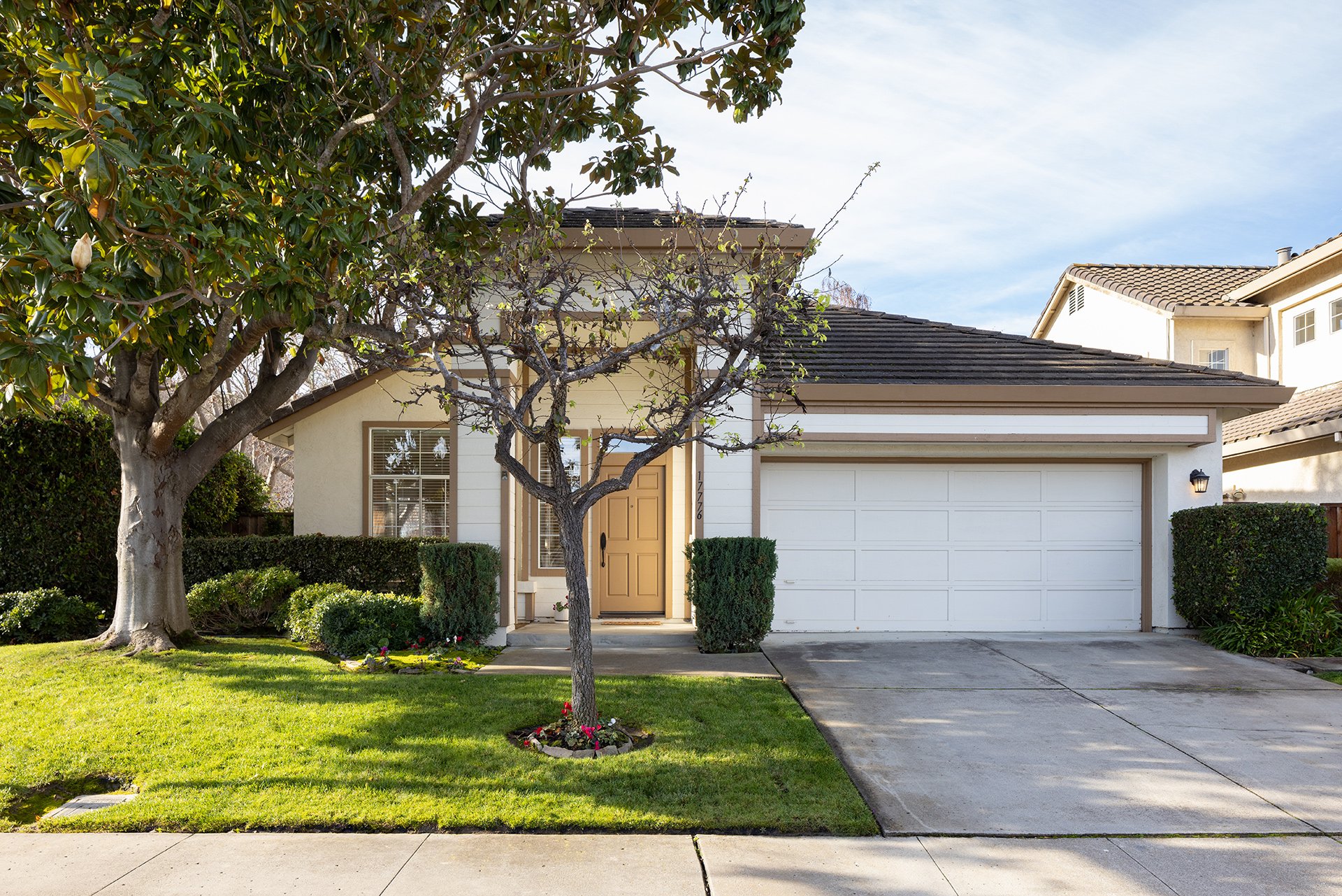 Las Palmas Living - 17776 Riverbend Road
