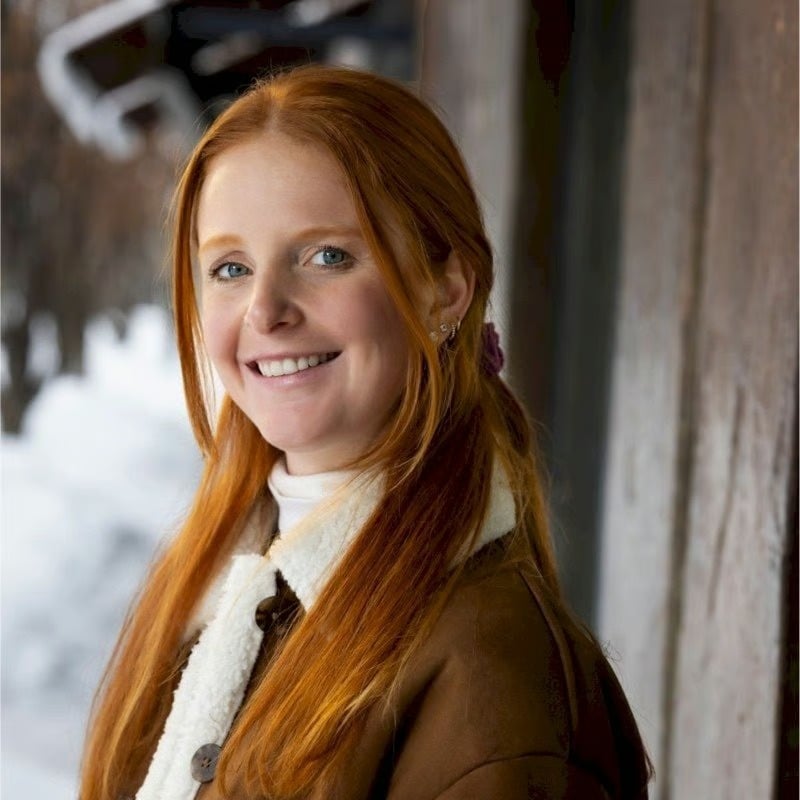 Lucy Currence Redwood City, CA Real Estate Agent Headshot