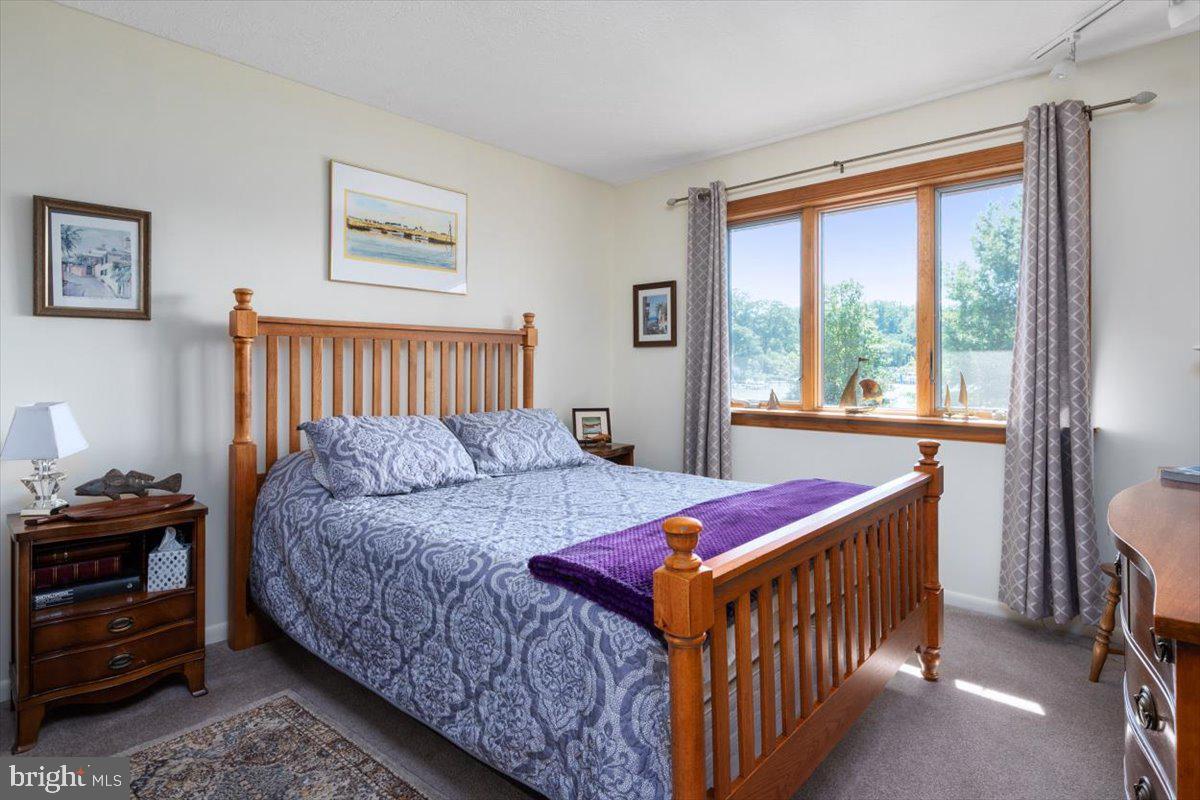 88 E Lake Dr