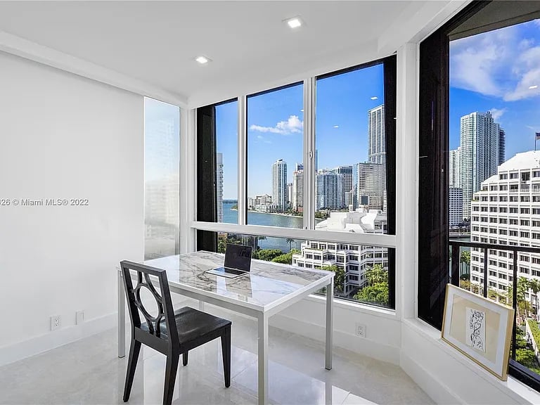 520 Brickell Key Dr #A1521