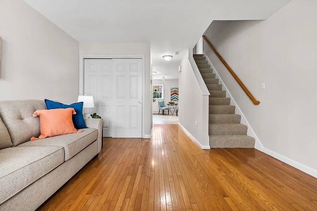 74 Pine Ave