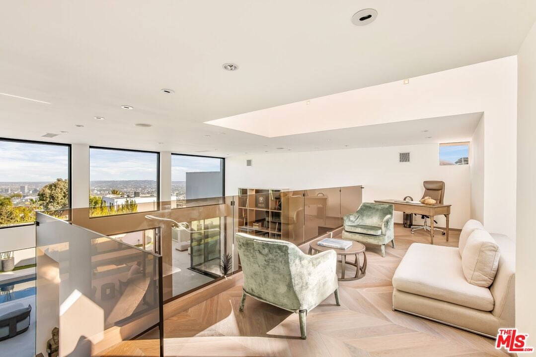 Monarch Crest, Sierra Mar Pl, 90069