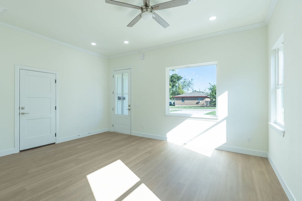 820 W Locust Street