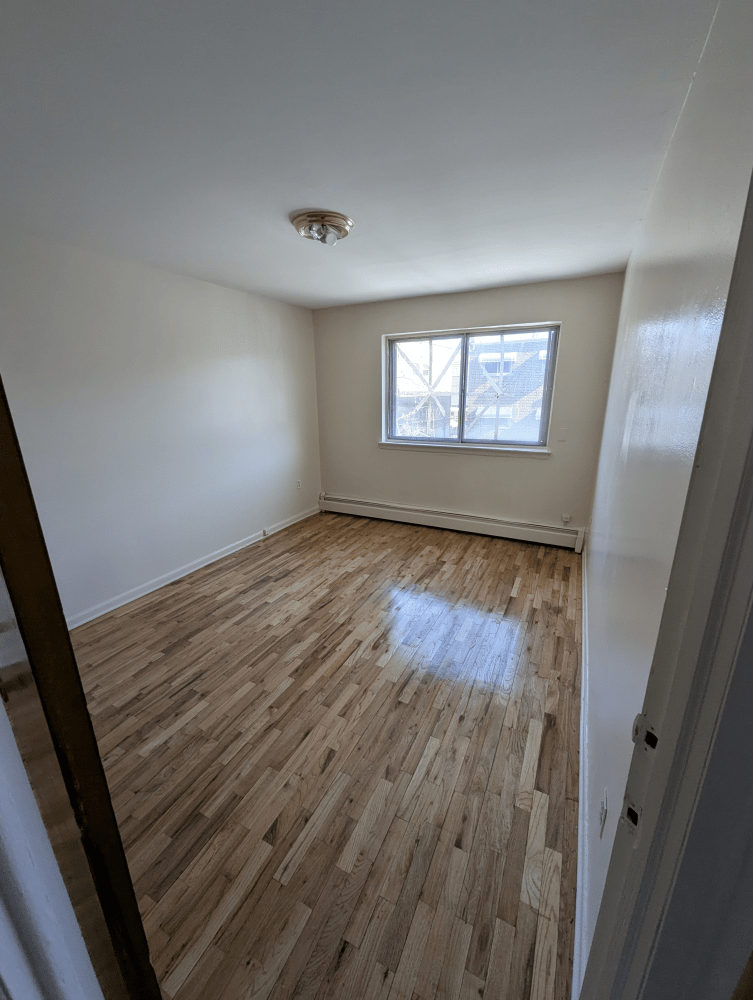 428 BOLTON Avenue