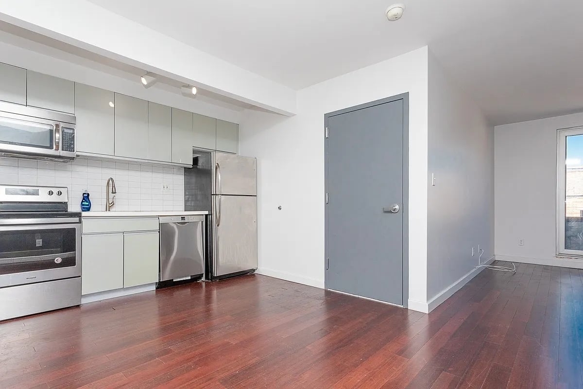 286 Stanhope Street 2F