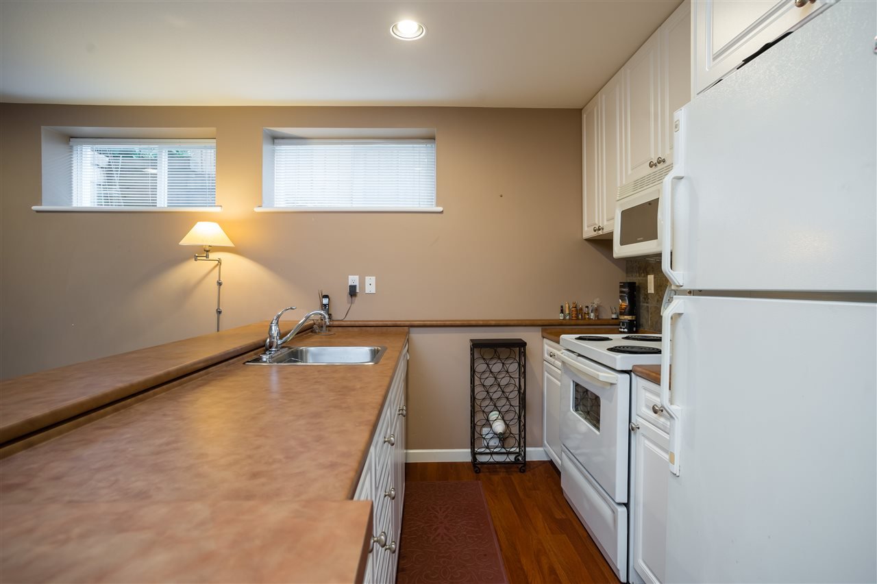 2975 Pinetree Close