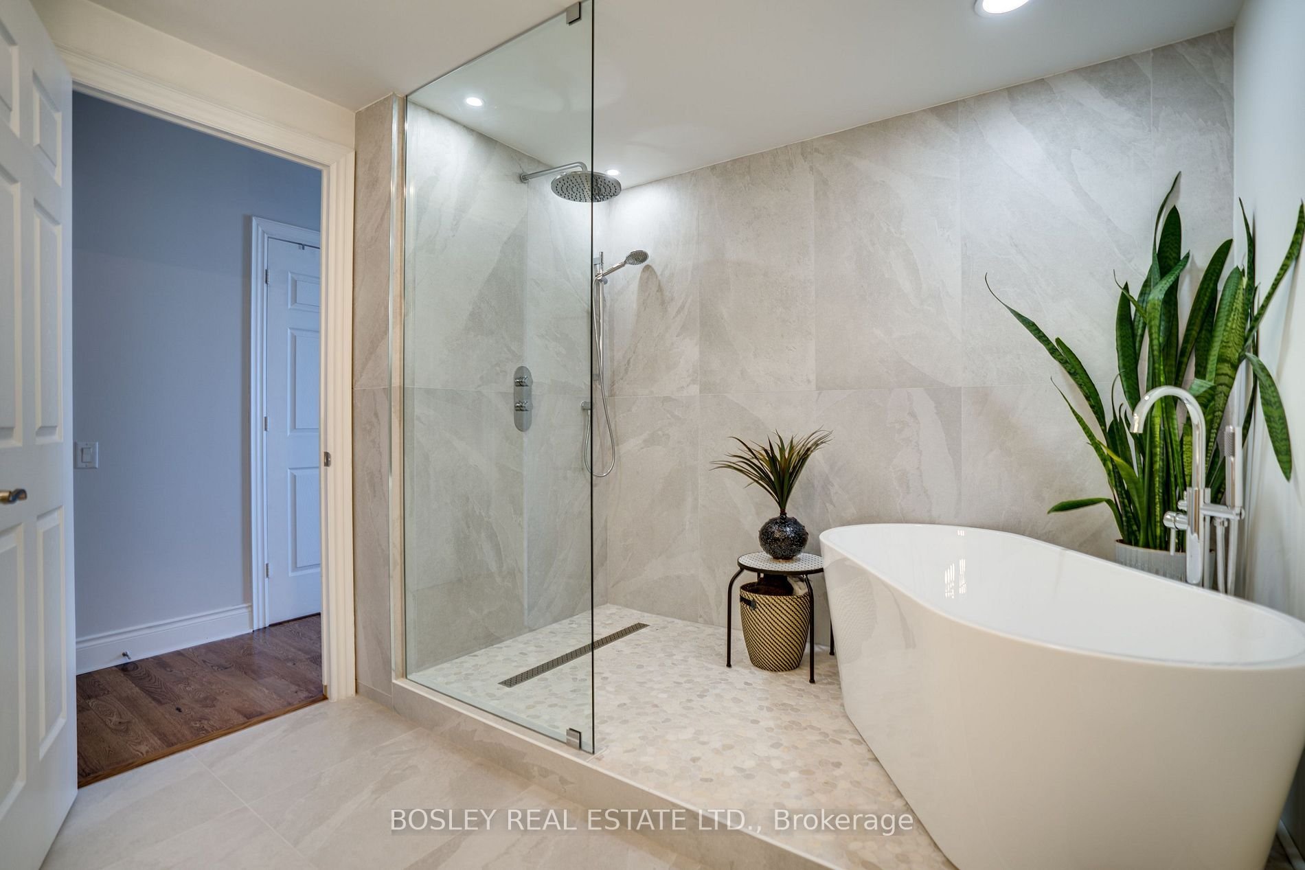 LUXURY LIVING DONE RIGHT