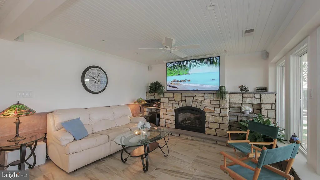 5320 River Dr